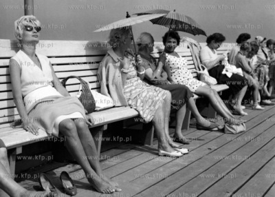Odpoczynek na ławkach mola w Sopocie.  (Lata 50).
1959
0005925z
Fot....