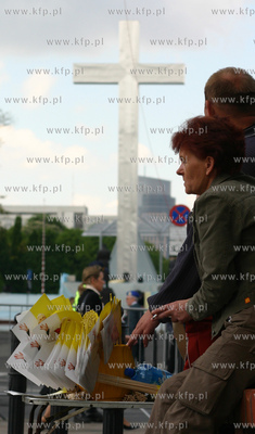 Straganik z choragiewkami na ul. Krolewskiej 25.05.2006r....