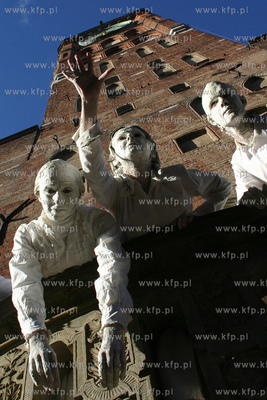 X Miedzynarodowy Festiwal Teatrow Plenerowych i Ulicznych...