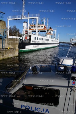 Swinoujscie
Okolo godziny 5 rano prom Karsibor I,...