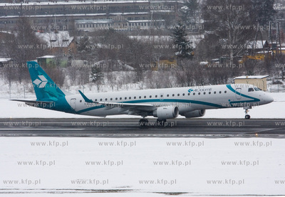 Gdansk, Rebiechowo. Nz. Embraer EMB-195 Air Dolomiti.
24.03.2009
fot....