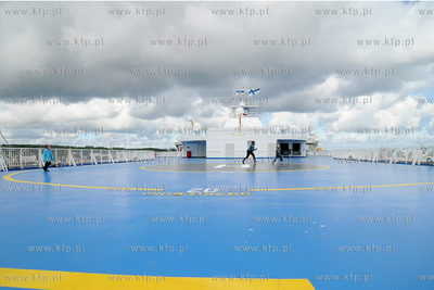 Gdynia. Do nabrzeza w Baltyckim Terminalu Kontenerowym...