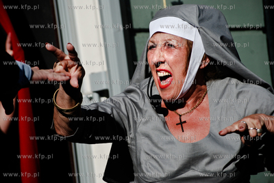 Pierwsza produkcja Teatru w Oknie, przedstawienie "Alchemik"...