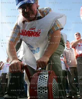 Szczecin. Kilka tysiecy zwiazkowcow z calej Polski...