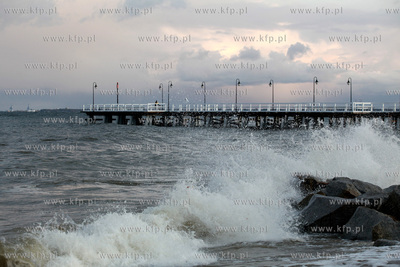 Sztorm na Baltyku. Gdynia Orlowo, Molo. 13.10.2009...