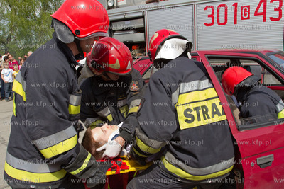 Gdansk, Brzezno. Pokaz ratownictwa medycznego.
01.05.2010
fot....