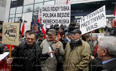 Szczecin. Protest i przemarsz ludzi, ktorzy nie zgadzaja...