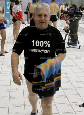 Szczecin. Nas basenie Floating Arena odbyla sie sztafeta...