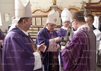 Bazylika katedralna w Pelplinie. Uroczystości pogrzebowe...