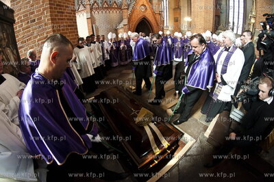 Bazylika katedralna w Pelplinie. Uroczystości pogrzebowe...