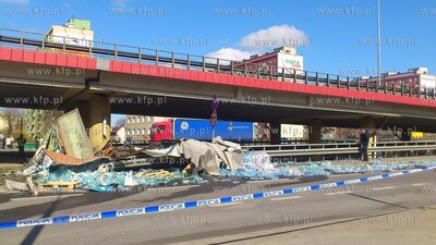 Wypadek przy estakadzie Kwiatkowskiego na wysokosci...