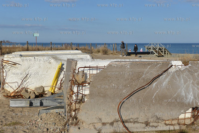 Mechelinki gm. Kosakowo (pow. Puck) Ogromne betonowo...