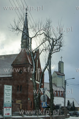 Dwa Kościoły w Chwaszczynie przy ul. Oliwskiej na...