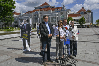 Sopot. Plac Przyjaciol Sopotu.  Konferencja prasowa...