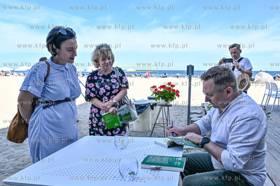 Taras plazowy restauracji Bulaj - Mamuszki 14. Spotkanie...