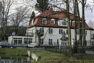 Dwor Oliwski polozony w malowniczej Dolinie Radosci...