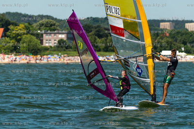 Plaza w Sopocie, przy Sopockim Klubie Zeglarskim. Briefing...