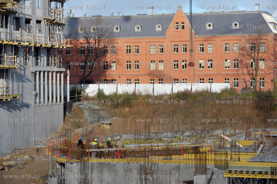 Budowa przez firm Hossa osiedla Garnizon na terenie...