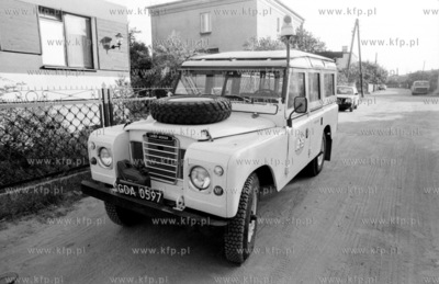 Samochod Land Rover zaprkowany w okolicach ul. Piastowksiej...