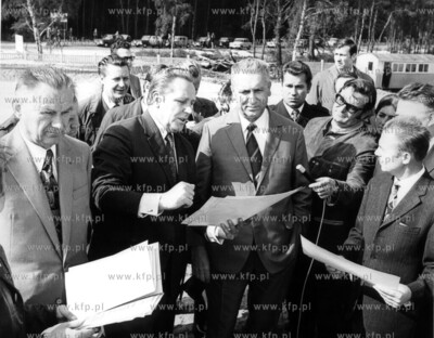 Edward Gierek i premier Piotr Jaroszewicz na budowie...