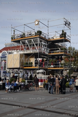 Sopot. Festiwal Artloop. Kwatera glowna festiwalu instalacja...