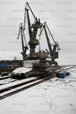 Stocznia Remontowa Nauta S.A. buduje statki na pochylniach...