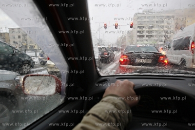 Gdansk.Ul. Grunwaldzka. Opady sniegu utrudniajace jazde.
29.12.2014
fot....