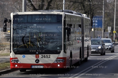 Gdańsk. Autobus marki Mercedes Conecto przy ul Krasickiego...