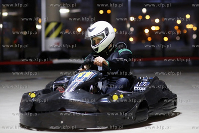 Fun Arena. Wyścig gwiazd. Na torze gokartów elektrycznych...