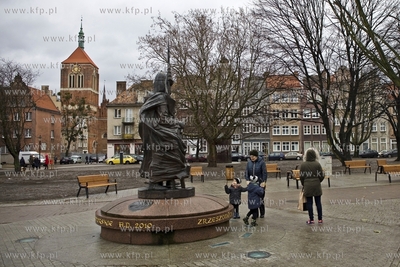 Gdańsk. Remont skweru przy ulicy Szerokiej.
10.12.2016
fot....