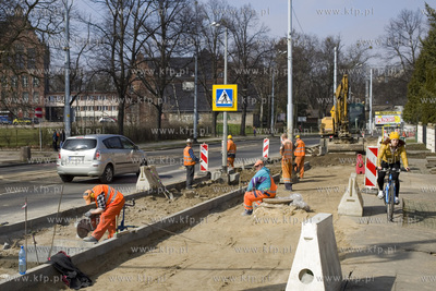 Budowa scieżki rowerowej na w ciagu ulicy Hallera...