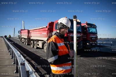Pierwsze próby obciążeniowe budowanego mostu w Sobieszewie.
29.09.2018
fot....