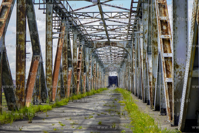 Zabytkowy i obecnie nieczynny most drogowy w Tczewie...