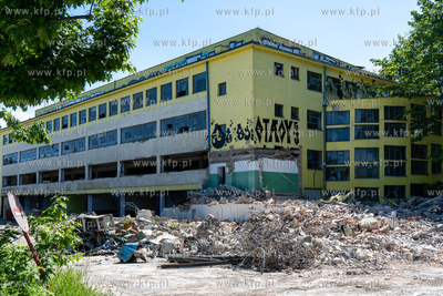 Rozbiórka dawnego Centrum Logistyki Poczty Polskiej...