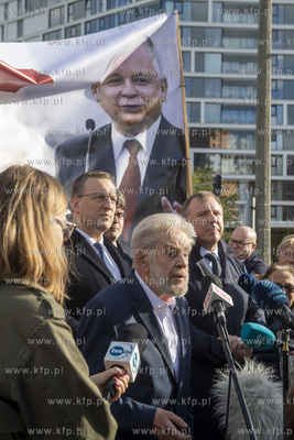 Konferencja zorganizowana przez Jacka Kurskiego oraz...