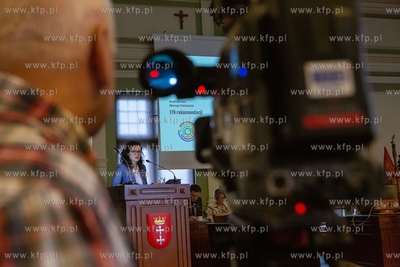 XII sesja Rady Miasta Gdańska. Nz. Aleksandra Dulkieicz...