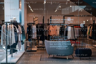 W całym kraju wprowadzono lockdown z powodu covid19,...