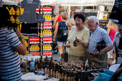 Gdansk. Jarmark Dominikanski. Stoiska na ul. Weglarskiej.
04.08.2011
fot....