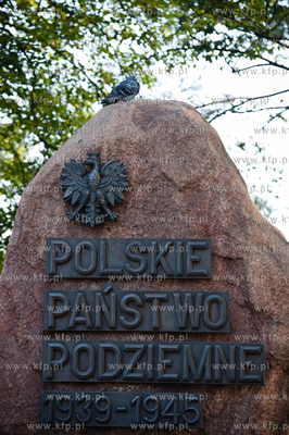 Gdansk. Park przy Targu Rakowym. Pomnik ku pamieci...