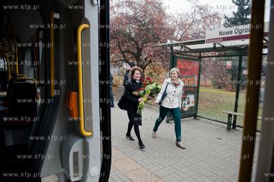 Gdansk. Przystanek tramwajowy przy ul. Dlugie Ogrody....