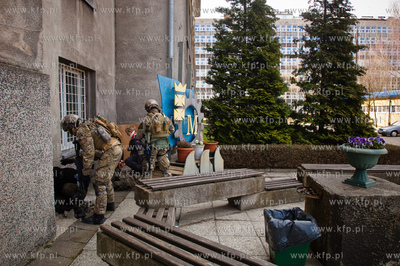 Gdansk. Wspolne cwiczenia grupy antyterrorystycznej...