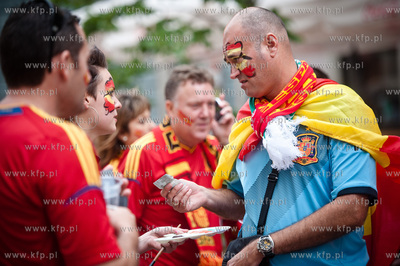 Gdansk. Ulica Dluga. Tlumy kibicow z Hiszpanii i Irlandi...