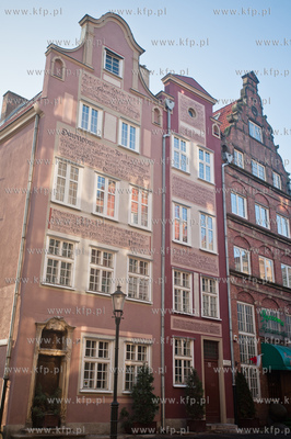 Gdansk. Odremontowane, nowo pomalowane kamieniczki...