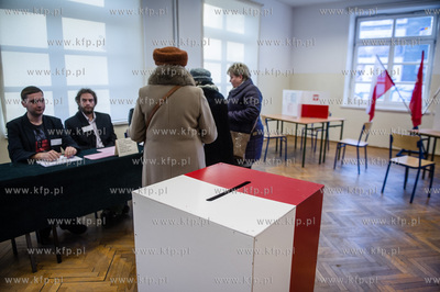 Obwodowa Komisja Wyborcza Nr 39 w Zespole Szkol Lacznosci...