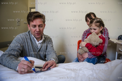 Gdansk. Aktor Rafal Krolikowski odwiedzil dzieci w...