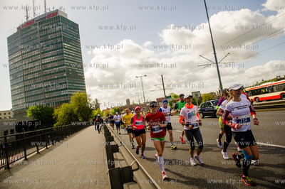 Zawodnicy na trasie I PZU Gdansk Maraton.
17.05.2015
fot....