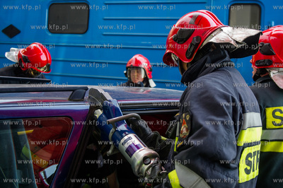 Gdansk. Cwiczenia Strazy Pozarnej na nowo budowanym...