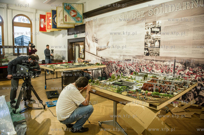Montaż dioramy w historycznej Sali BHP Stoczni Gdańskiej,...