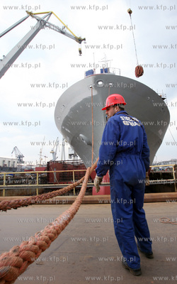 Gdynia. Wodowanie m/s Ariana w suchym doku Stoczni...