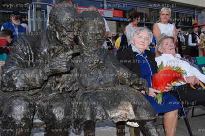 Plac Kaszubski w Gdyni. Odsloniecie rzezby " Para Kaszubow...